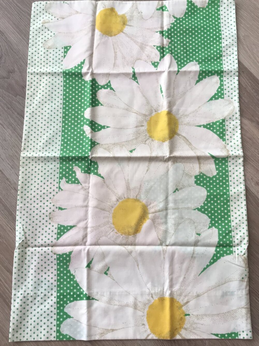 Two Mixed Vtg 70s Pillowcases Fieldcrest Daisy/Rose Springmaid Windrift Standard